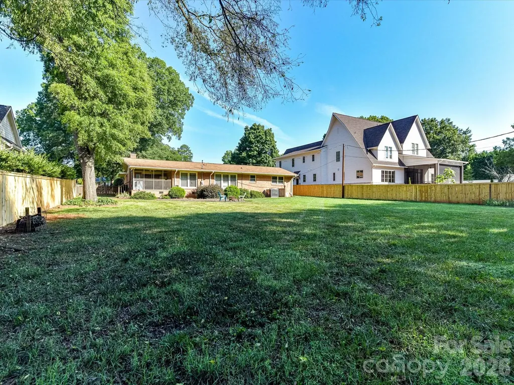 911 Lansdowne Road Charlotte NC 28270