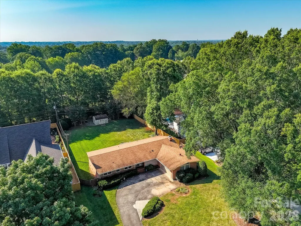 911 Lansdowne Road Charlotte NC 28270