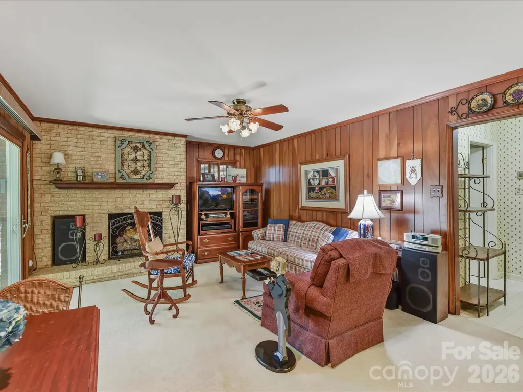 911 Lansdowne Road Charlotte NC 28270