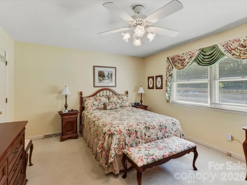911 Lansdowne Road Charlotte NC 28270