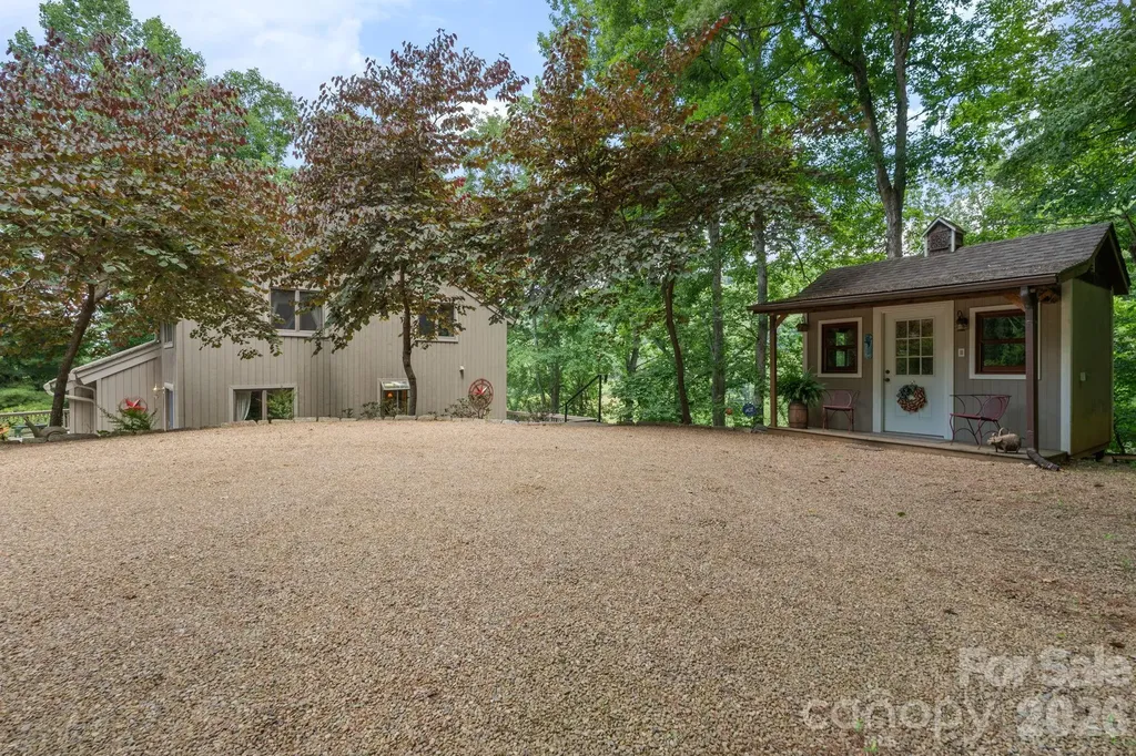 221 White Oak Trail Banner Elk NC 28604