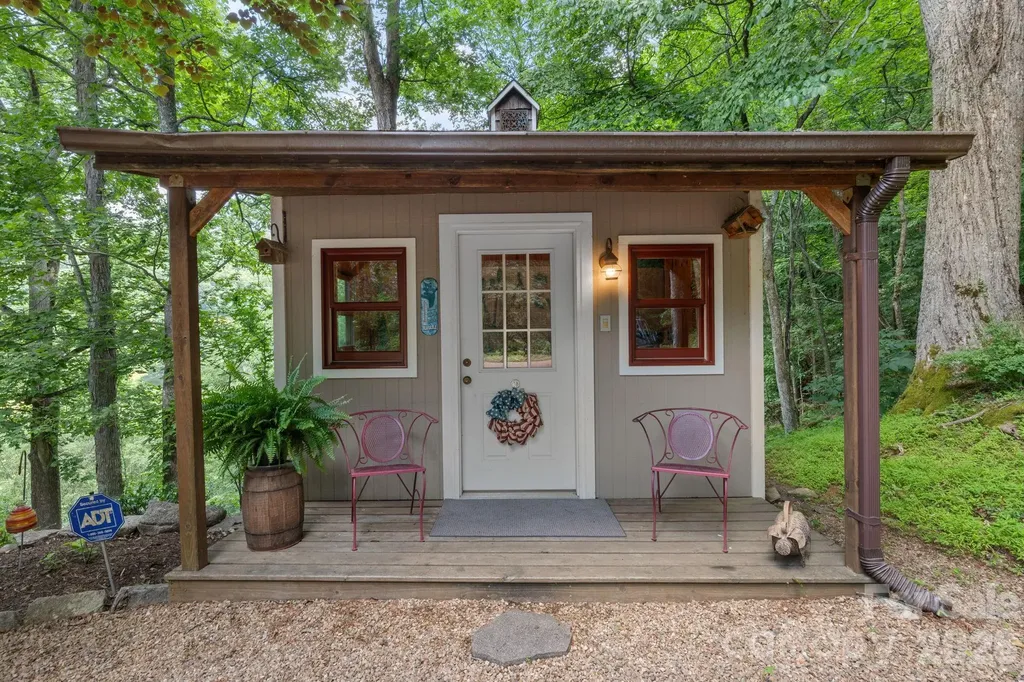 221 White Oak Trail Banner Elk NC 28604