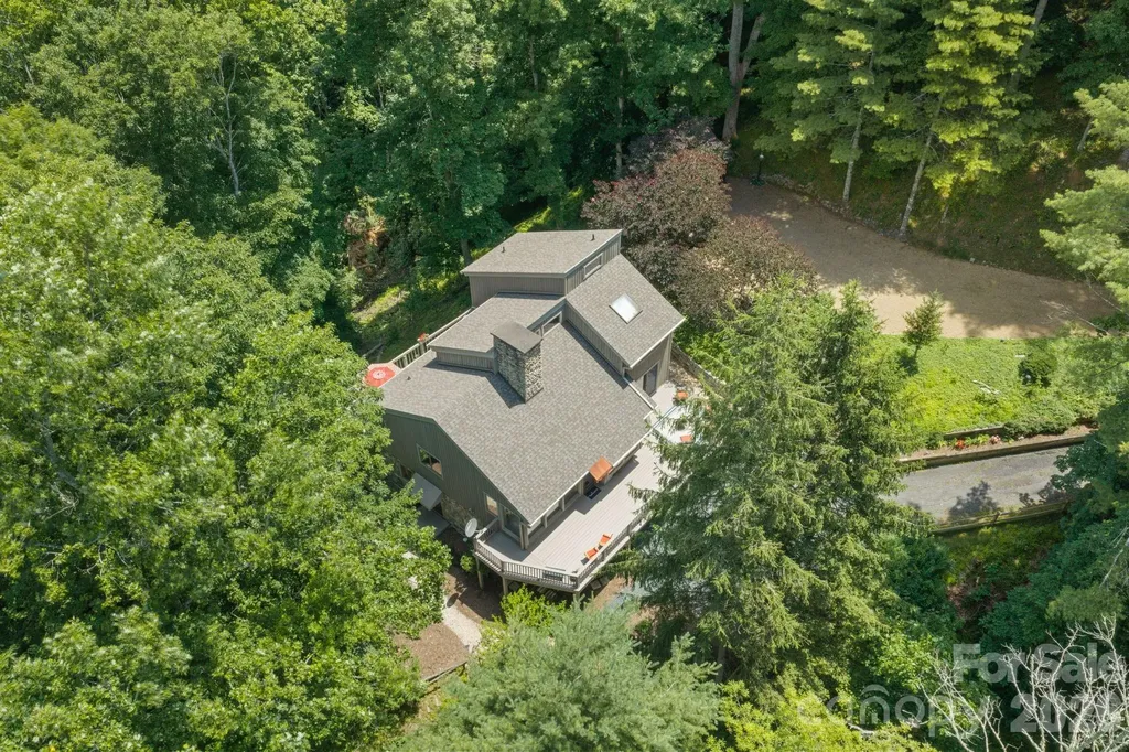 221 White Oak Trail Banner Elk NC 28604