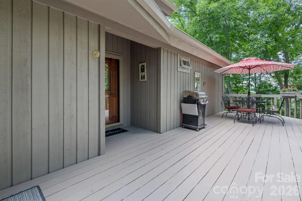 221 White Oak Trail Banner Elk NC 28604