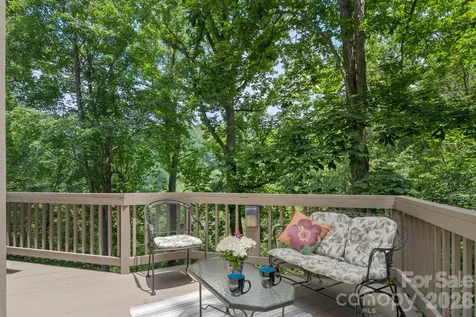 221 White Oak Trail Banner Elk NC 28604