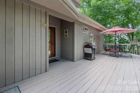 221 White Oak Trail Banner Elk NC 28604