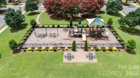 2429 Diplomat Lane Charlotte NC 28210