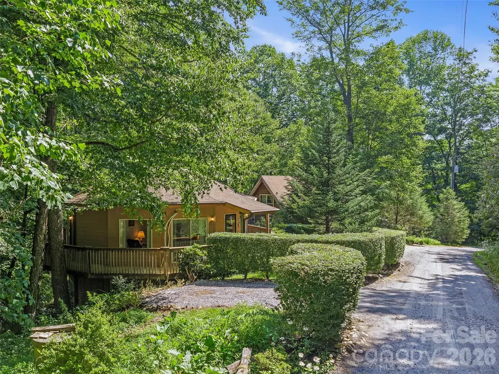 284 Simmons Ridge Road Bakersville NC 28705