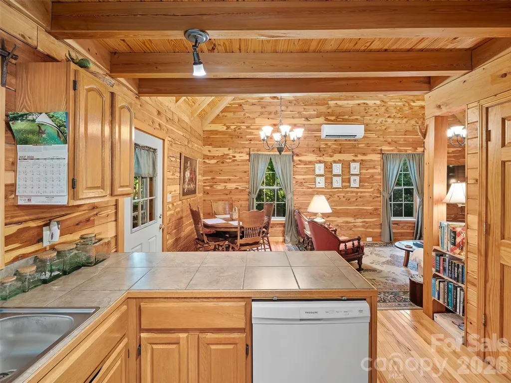 284 Simmons Ridge Road Bakersville NC 28705