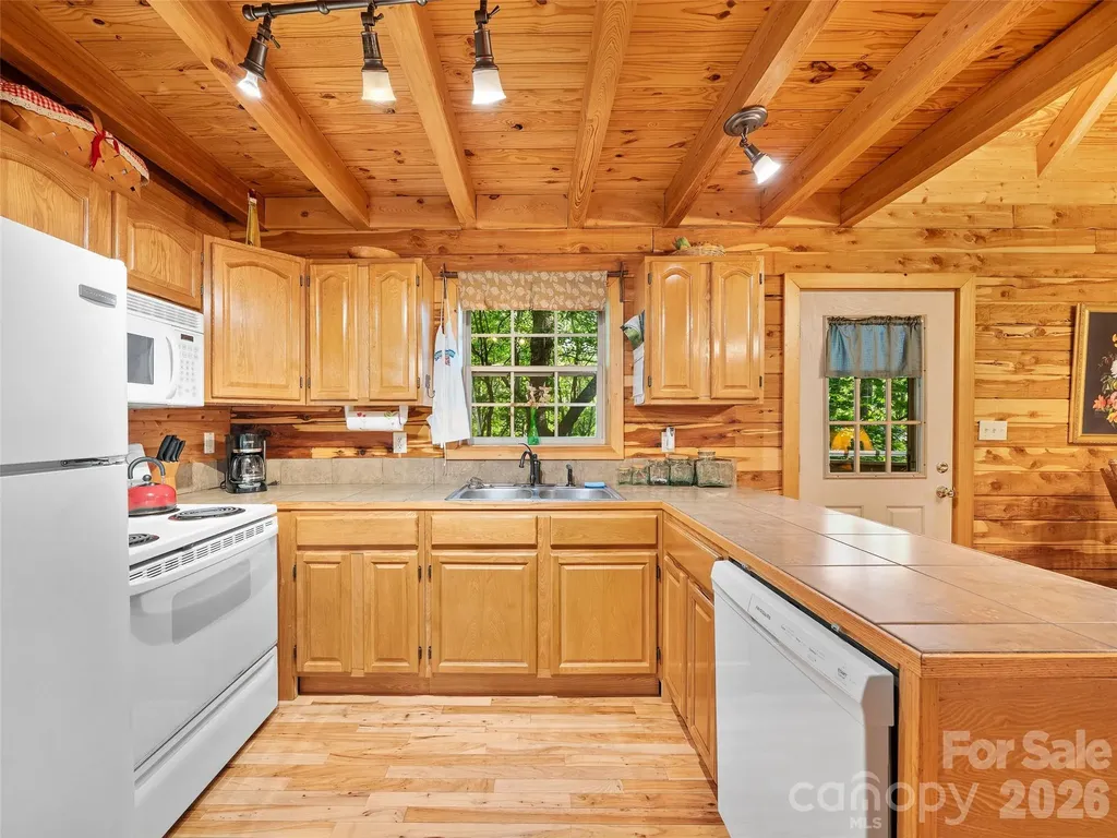 284 Simmons Ridge Road Bakersville NC 28705