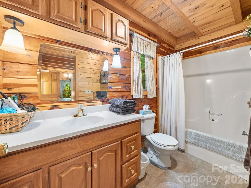 284 Simmons Ridge Road Bakersville NC 28705