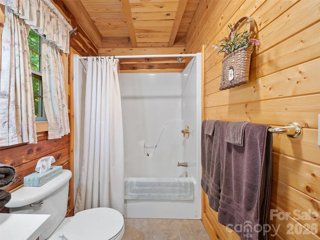 284 Simmons Ridge Road Bakersville NC 28705