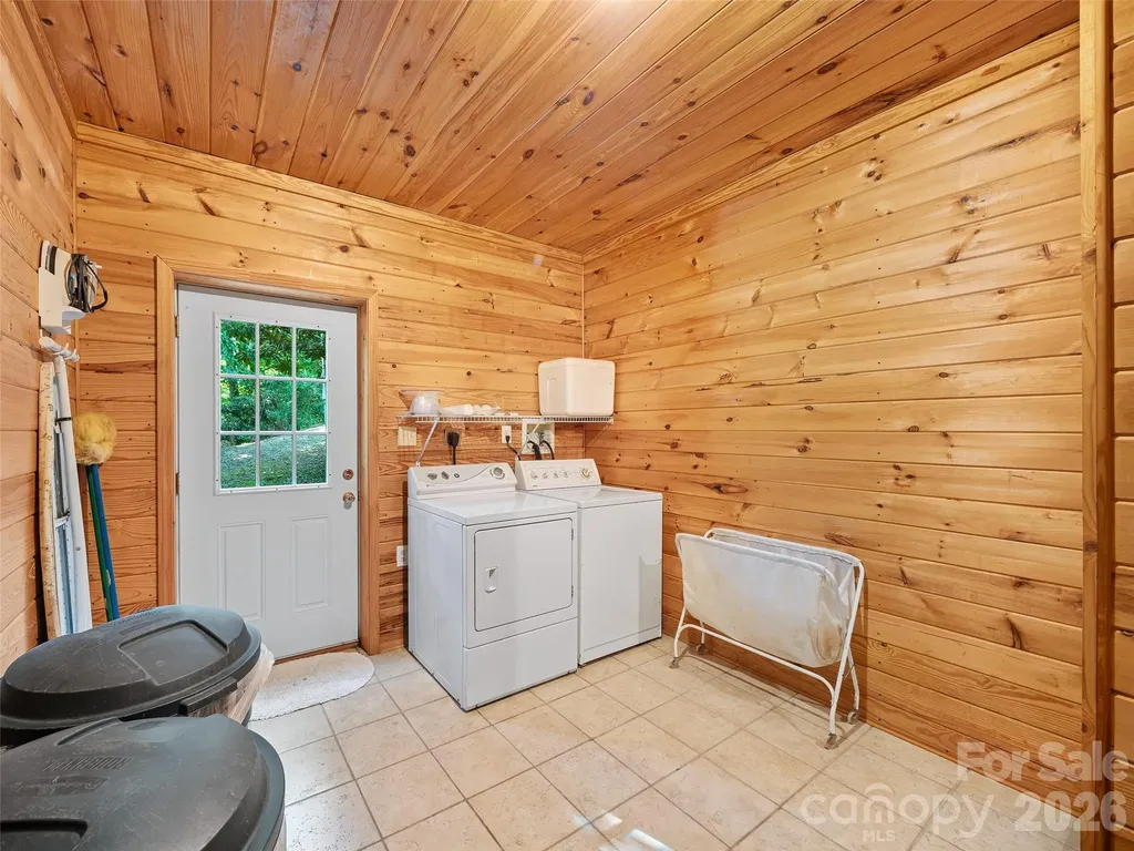 284 Simmons Ridge Road Bakersville NC 28705
