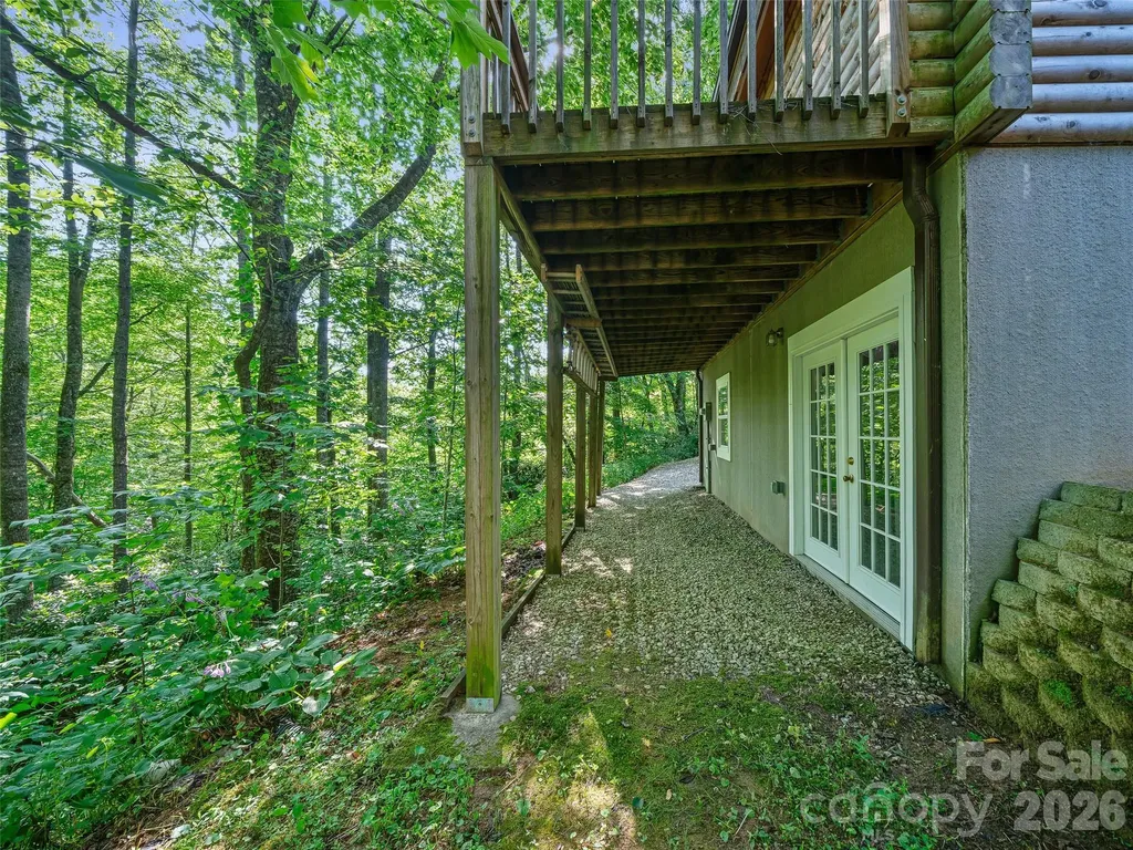 284 Simmons Ridge Road Bakersville NC 28705