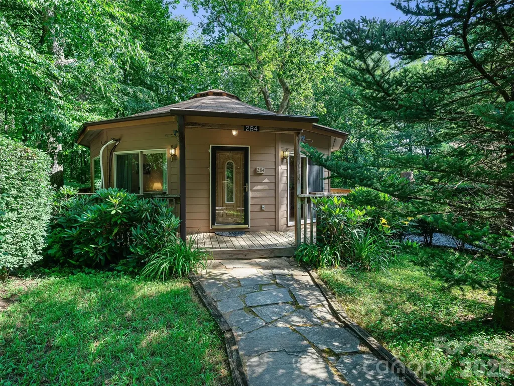 284 Simmons Ridge Road Bakersville NC 28705