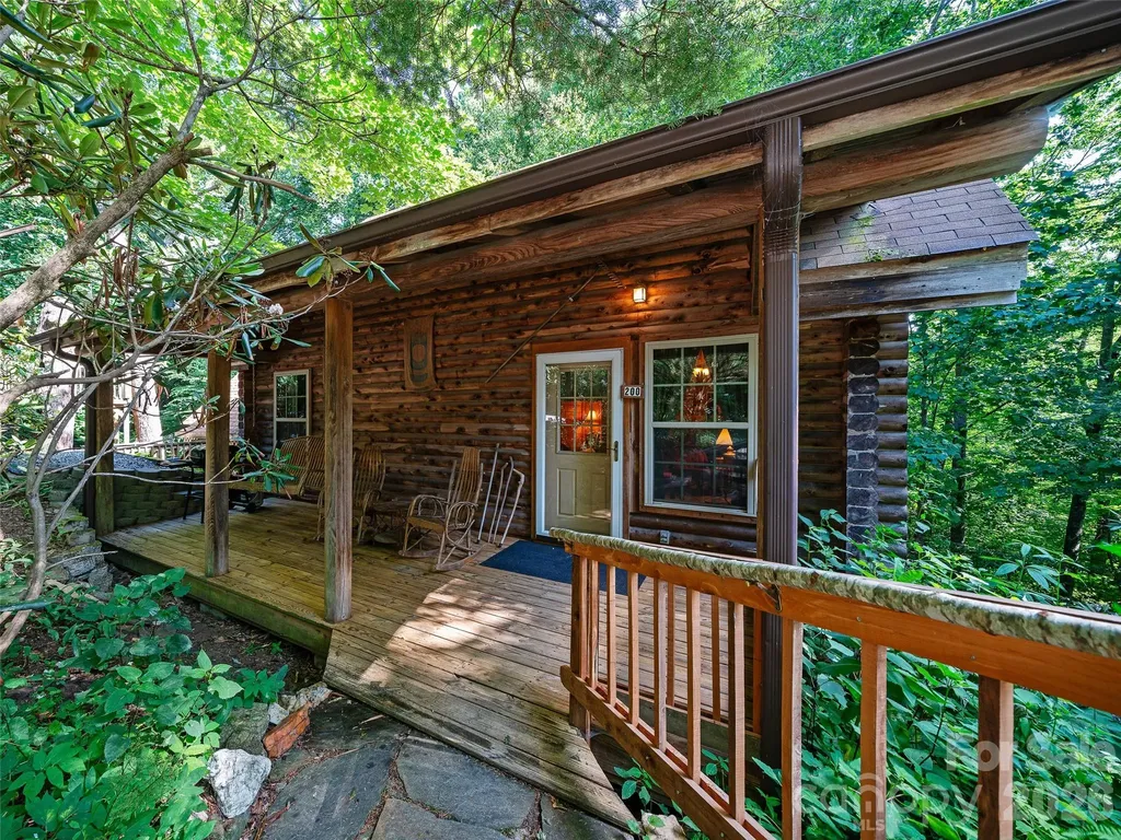 284 Simmons Ridge Road Bakersville NC 28705