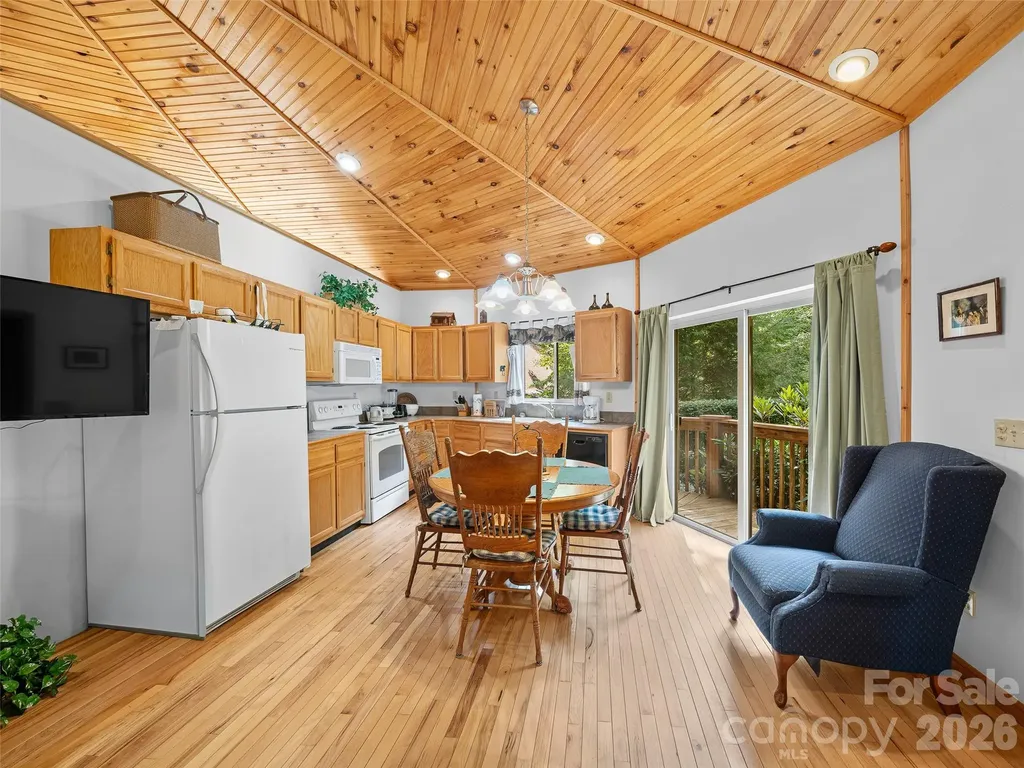 284 Simmons Ridge Road Bakersville NC 28705