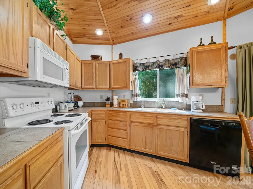 284 Simmons Ridge Road Bakersville NC 28705