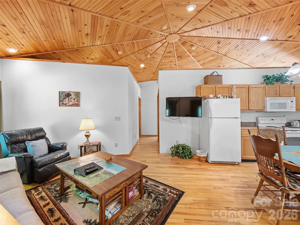 284 Simmons Ridge Road Bakersville NC 28705