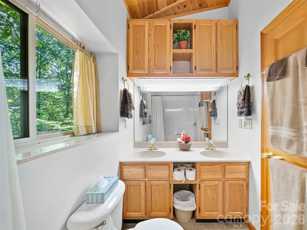 284 Simmons Ridge Road Bakersville NC 28705
