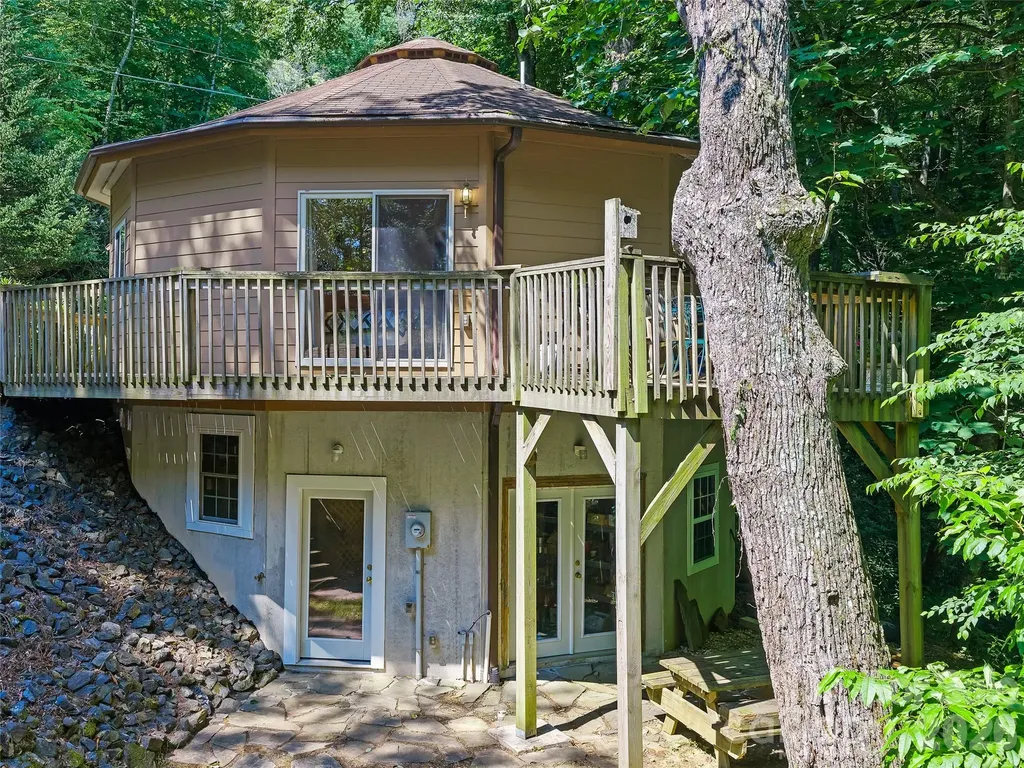 284 Simmons Ridge Road Bakersville NC 28705