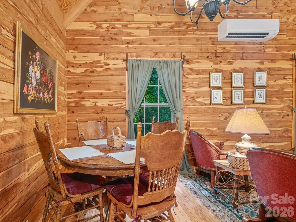 284 Simmons Ridge Road Bakersville NC 28705