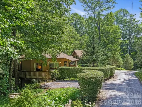 284 Simmons Ridge Road Bakersville NC 28705