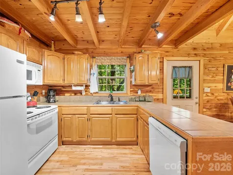 284 Simmons Ridge Road Bakersville NC 28705