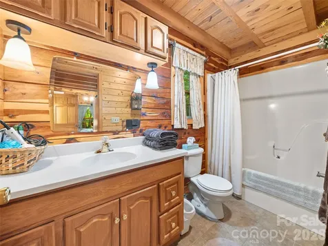 284 Simmons Ridge Road Bakersville NC 28705