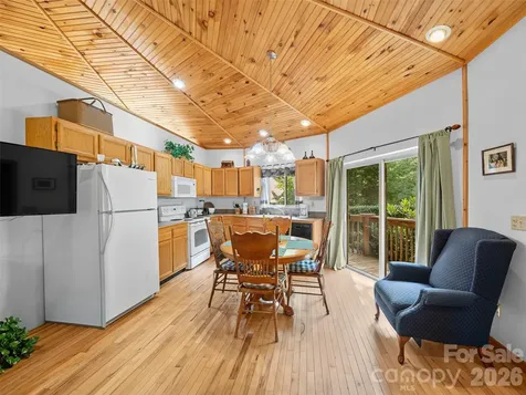 284 Simmons Ridge Road Bakersville NC 28705