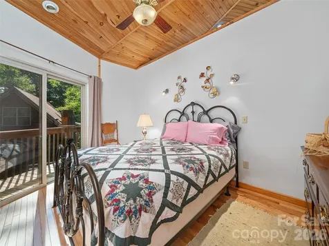 284 Simmons Ridge Road Bakersville NC 28705