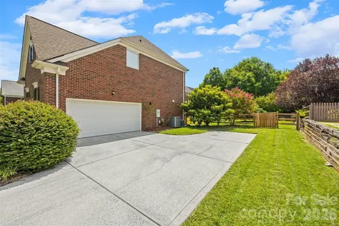 11118 Fountaingrove Drive Charlotte NC 28262