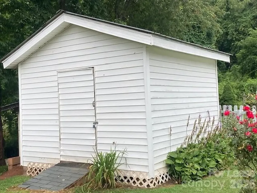 121 J F Morris Drive Waynesville NC 28786