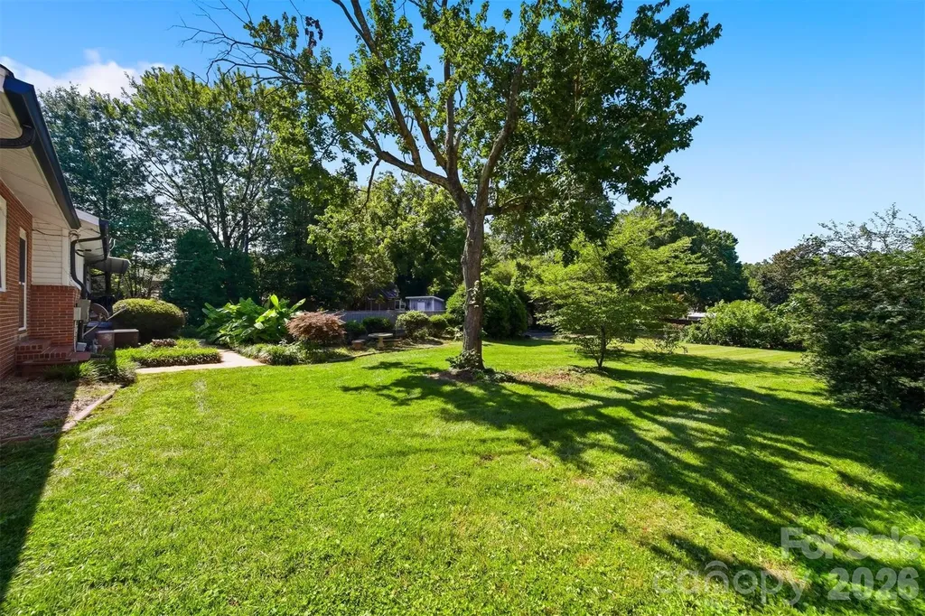 321 16th Avenue NW Hickory NC 28601