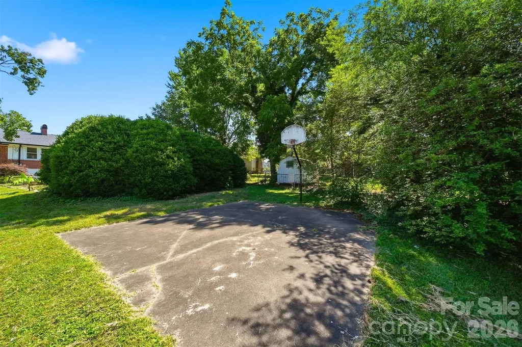 321 16th Avenue NW Hickory NC 28601