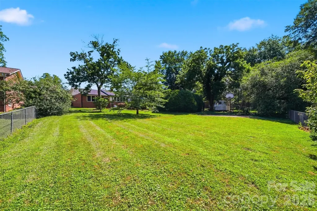 321 16th Avenue NW Hickory NC 28601
