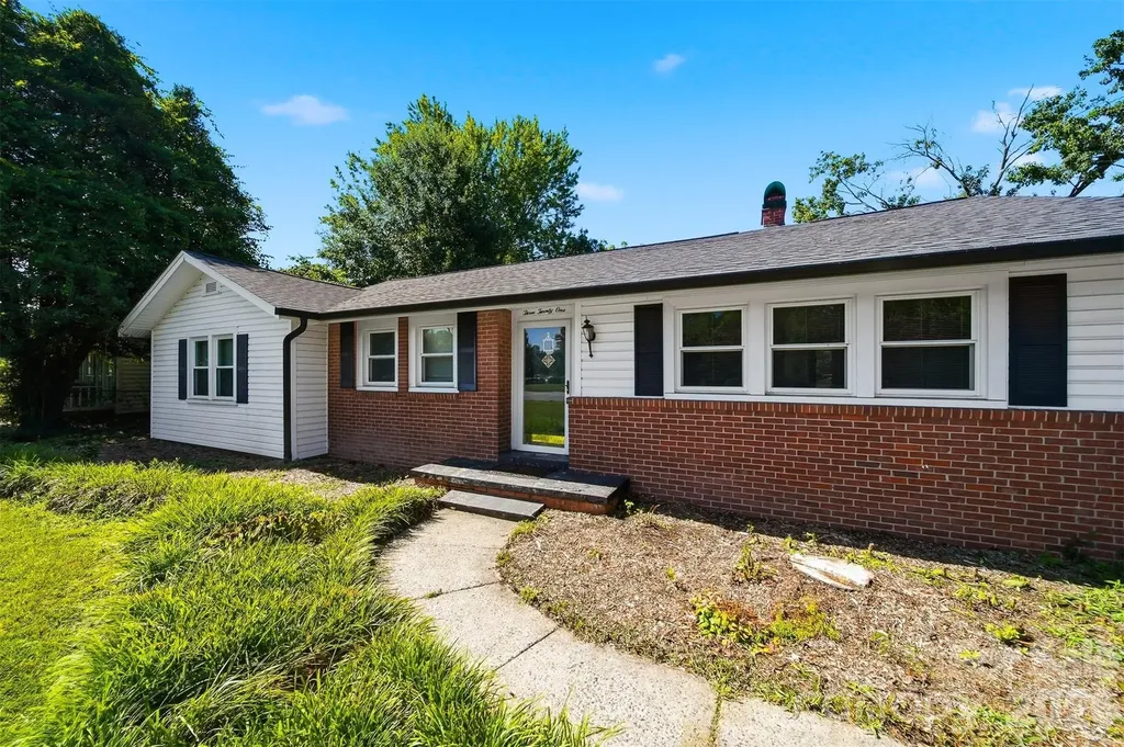 321 16th Avenue NW Hickory NC 28601