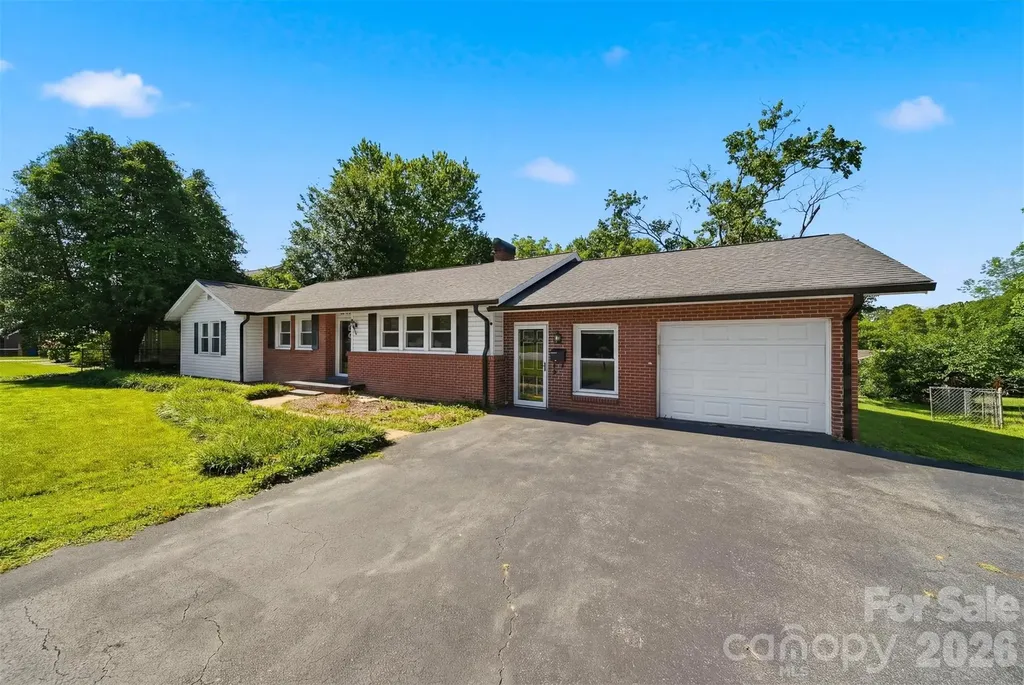 321 16th Avenue NW Hickory NC 28601