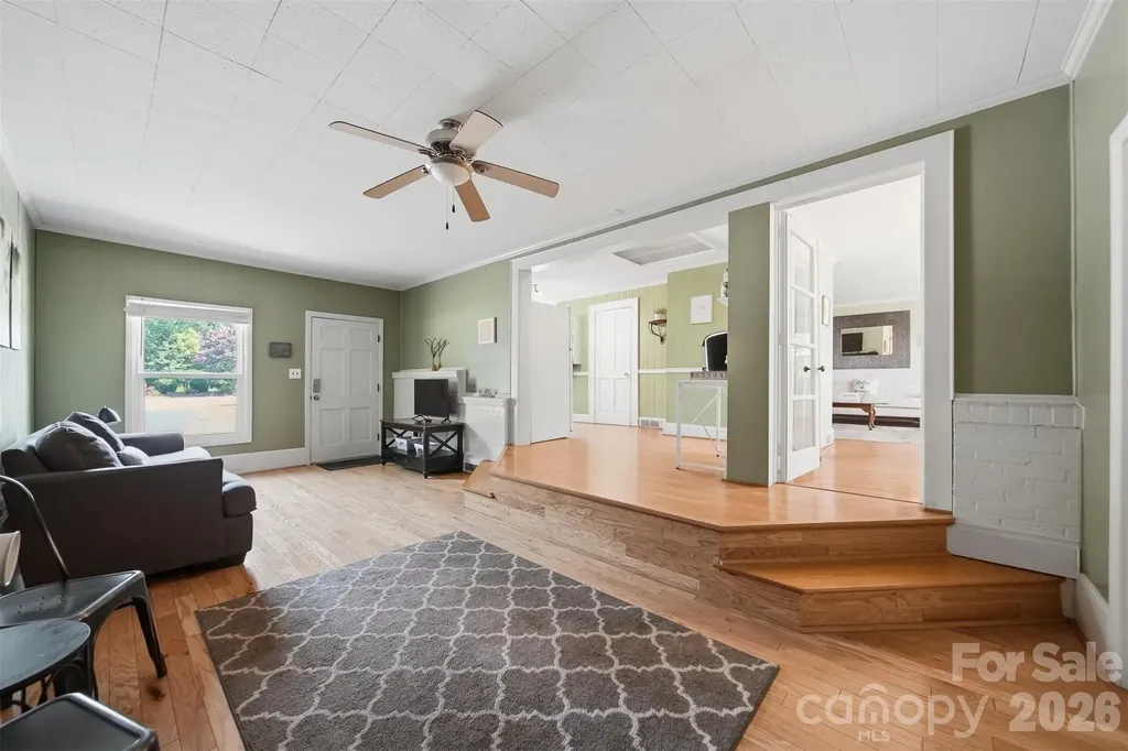 321 16th Avenue NW Hickory NC 28601