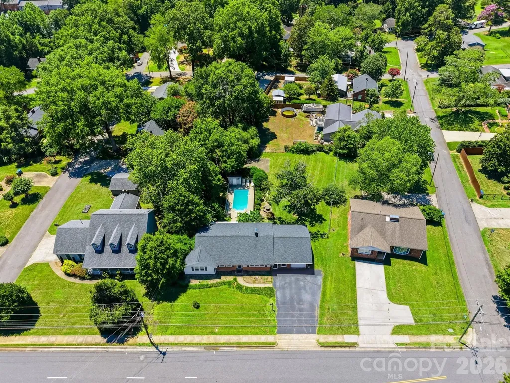 321 16th Avenue NW Hickory NC 28601