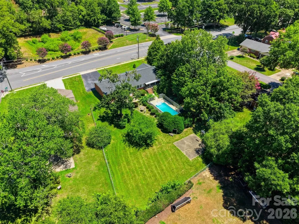 321 16th Avenue NW Hickory NC 28601