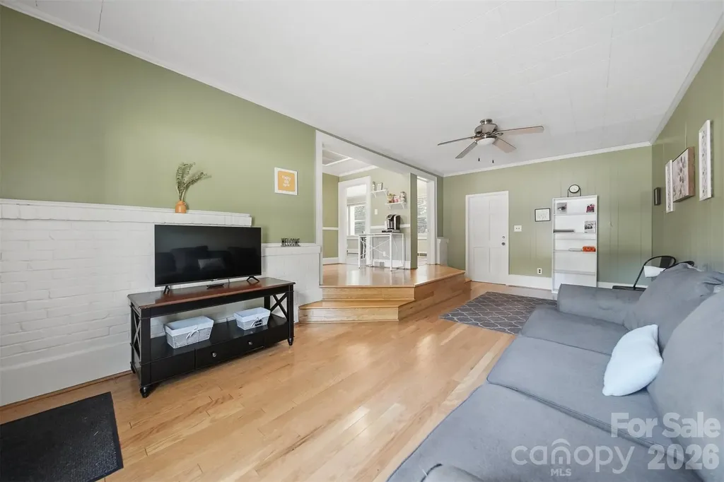 321 16th Avenue NW Hickory NC 28601