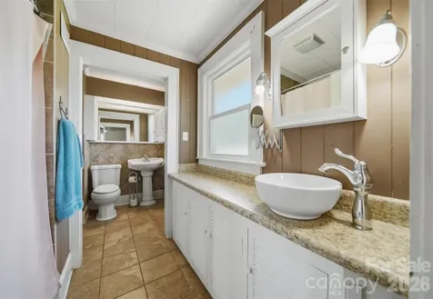 321 16th Avenue NW Hickory NC 28601
