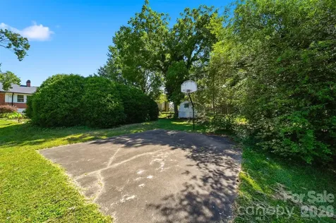 321 16th Avenue NW Hickory NC 28601