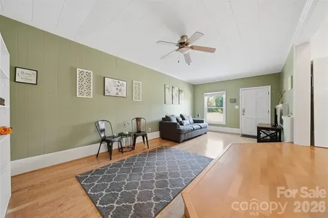 321 16th Avenue NW Hickory NC 28601