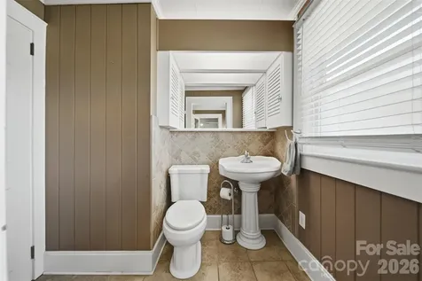 321 16th Avenue NW Hickory NC 28601