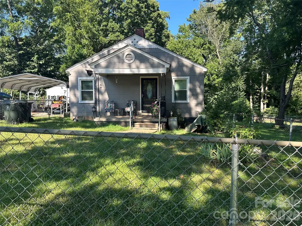 109 S Pine Street Lowell NC 28098