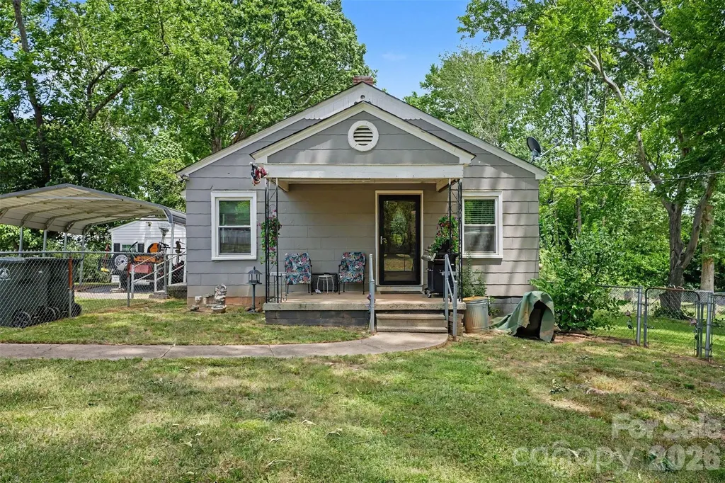 109 S Pine Street Lowell NC 28098