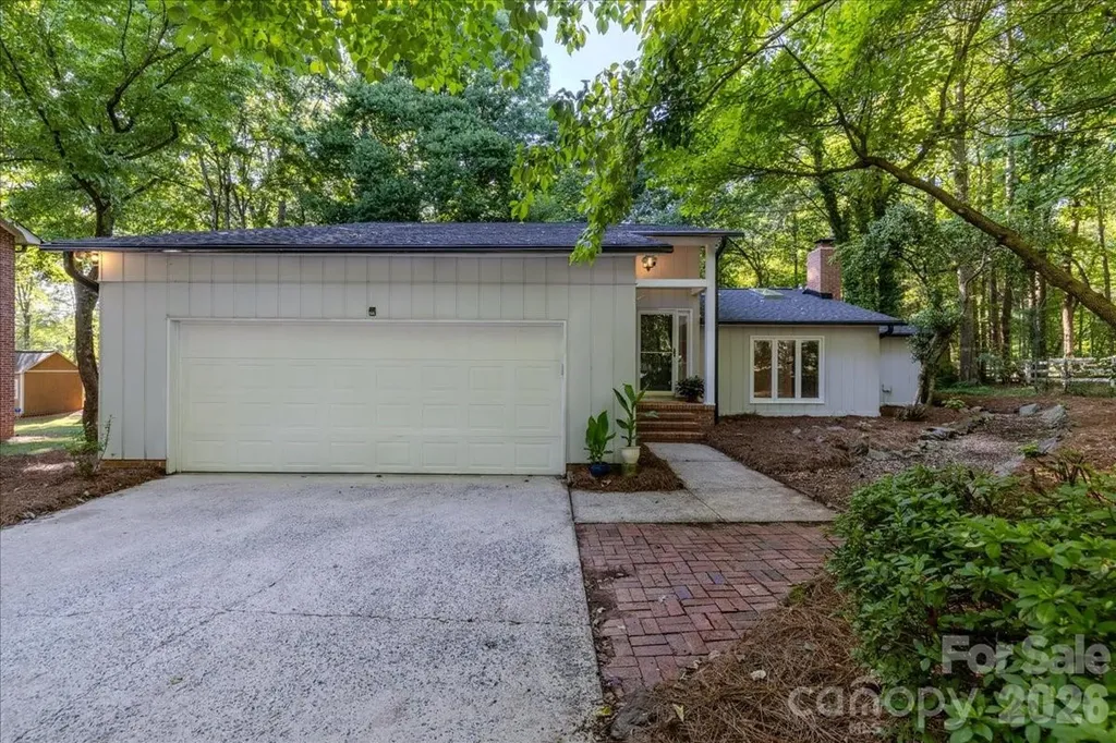 1107 Spring Fall Court Charlotte NC 28213