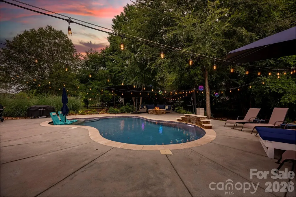 6957 Pin Oaks Drive Denver NC 28037
